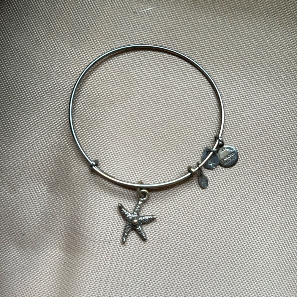 Alex and Ani silver starfish bracelet ❗️bundle 3 for $15❗️